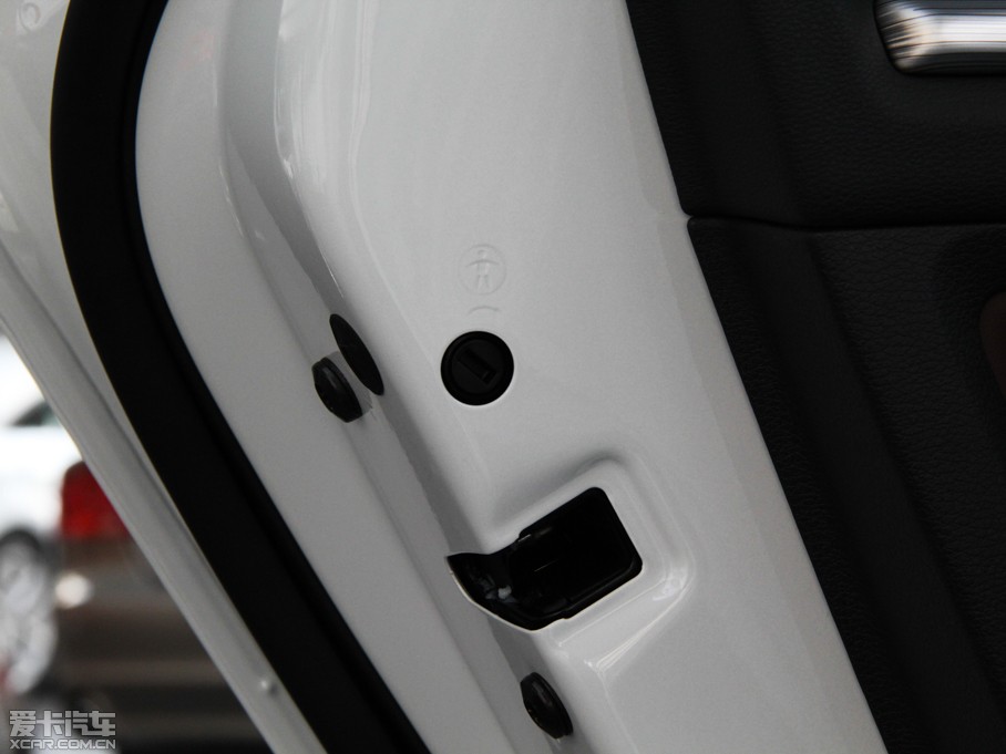 2014WA3 Limousine(M) Sedan