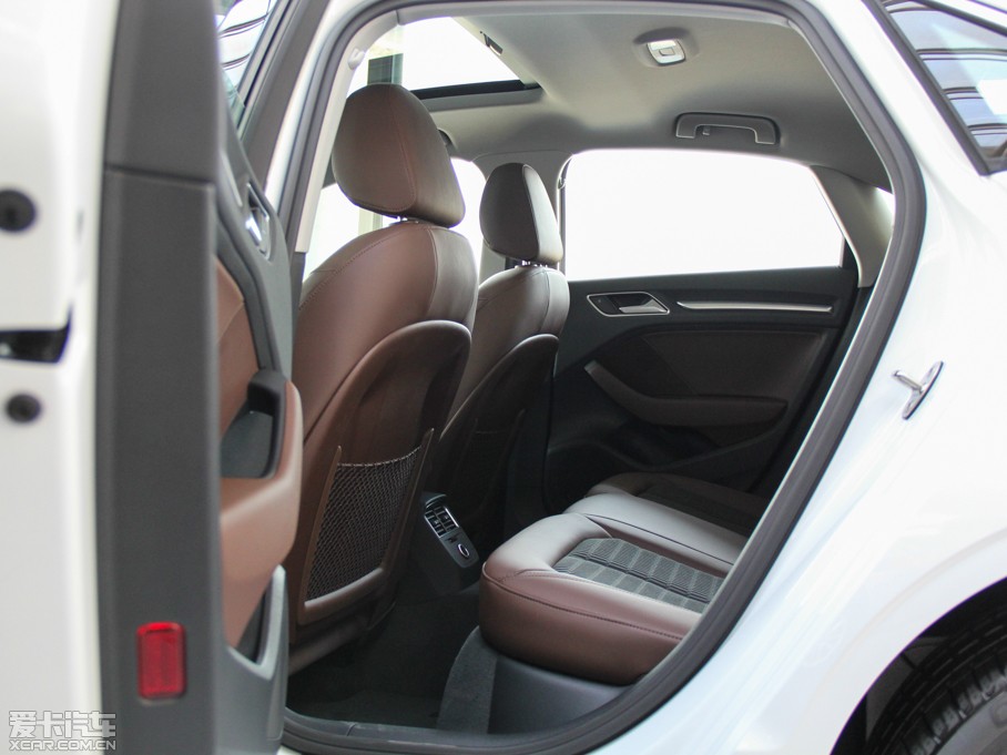 2014WA3 Limousine(M) Sedan