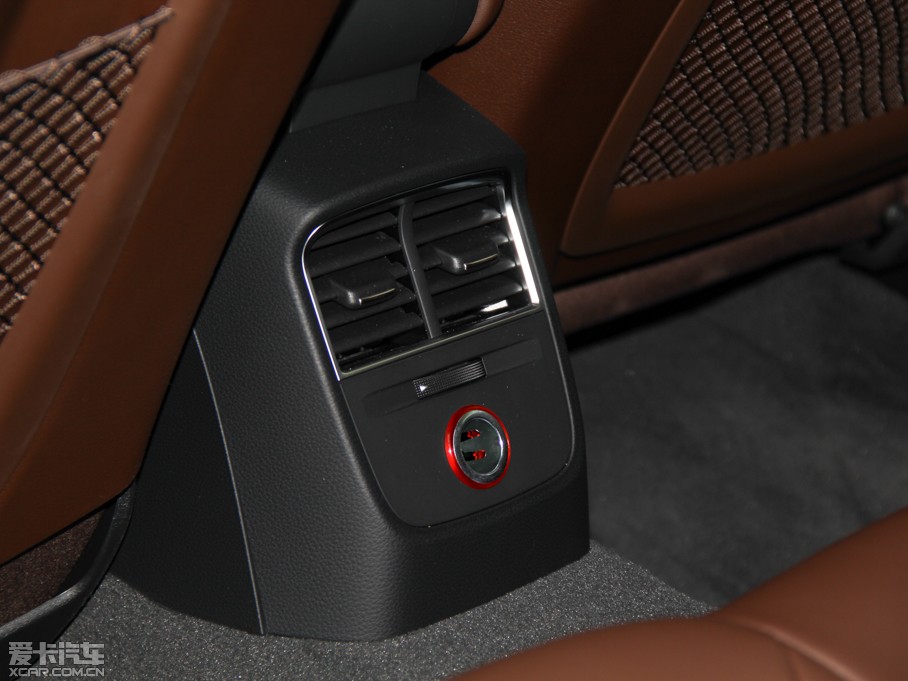 2014WA3 Limousine(M) Sedan