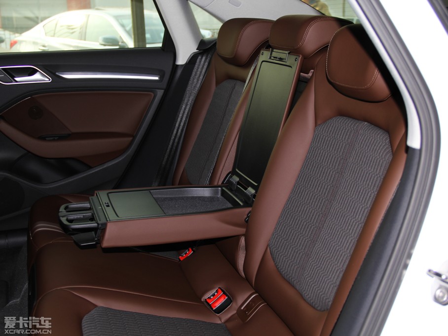 2014WA3 Limousine(M) Sedan