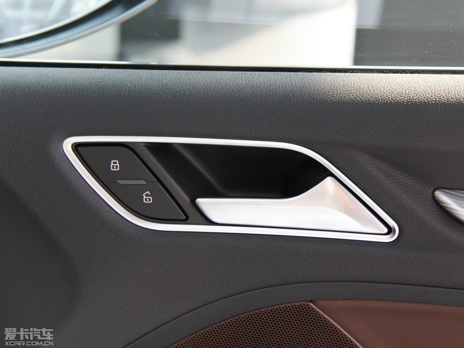 2014WA3 Limousine(M) Sedan