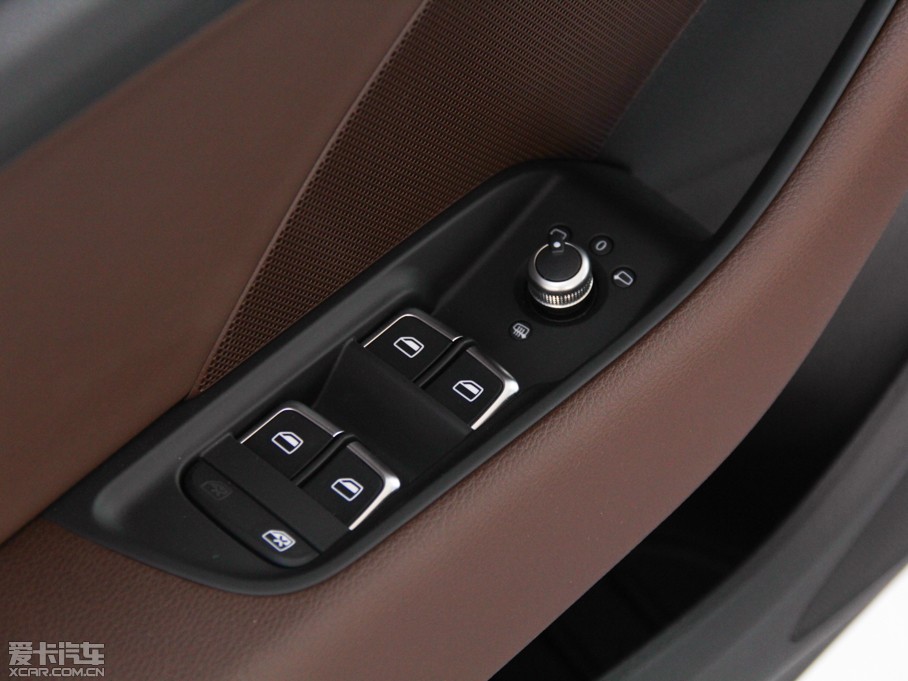 2014WA3 Limousine(M) Sedan