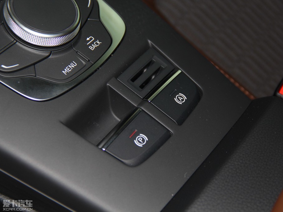 2014WA3 Limousine(M) Sedan