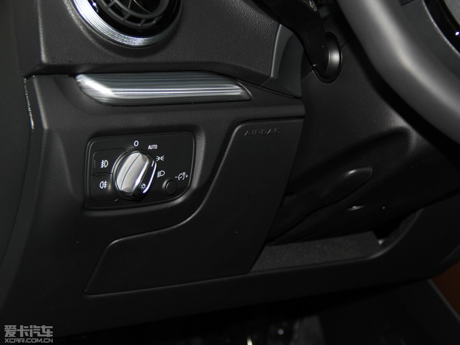 2014WA3 Limousine(M) Sedan