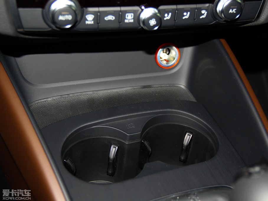 2014WA3 Limousine(M) Sedan