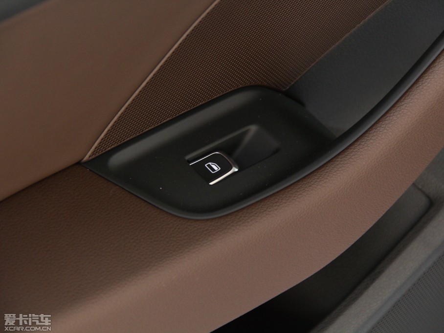 2014WA3 Limousine(M) Sedan