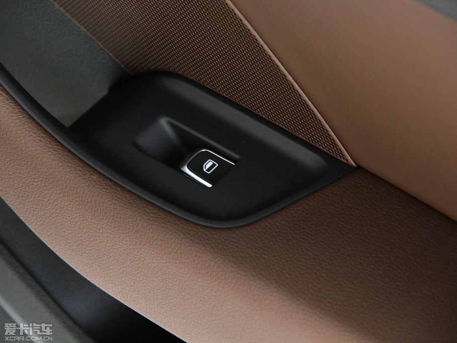 2014WA3 Limousine(M) Sedan