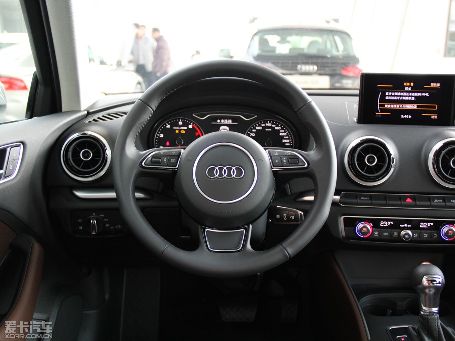 2014WA3 Limousine(M) Sedan