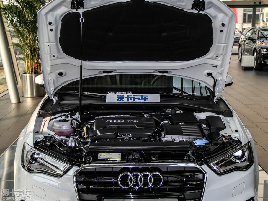 2014WA3 Limousine(M) Sedan