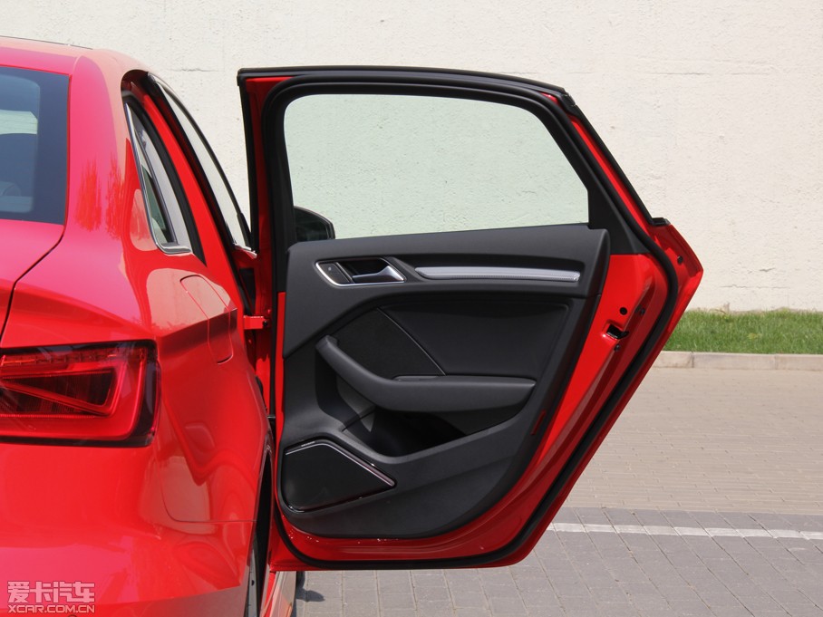 2014?yun)WA3 Limousine(M(jn)) 40 TFSI S Line m