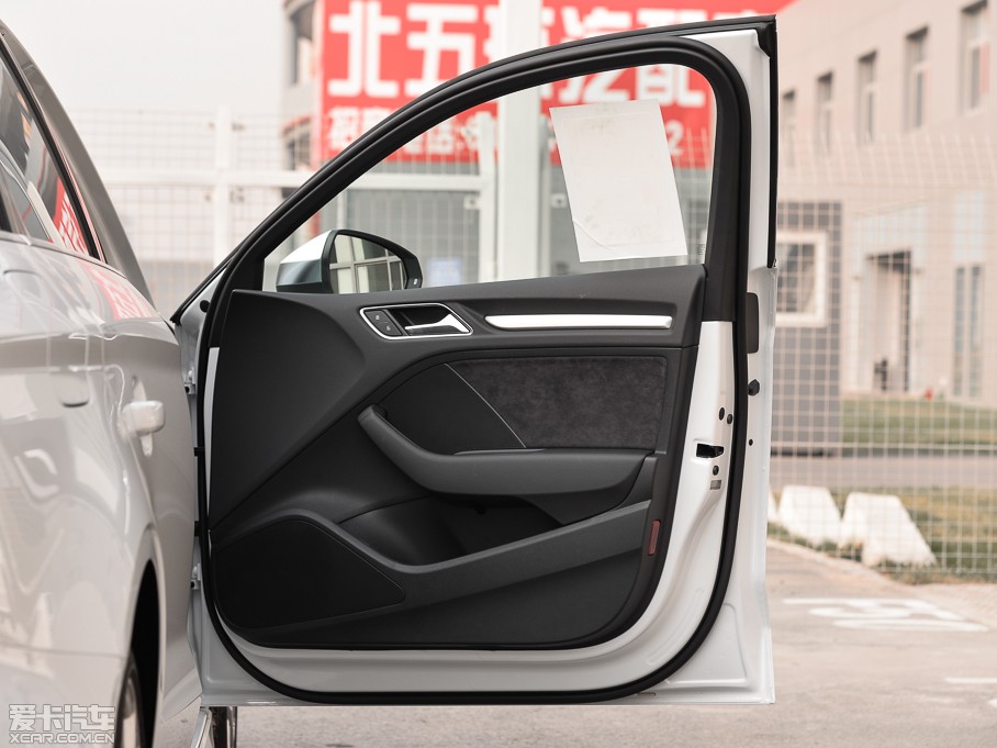 2015?yun)WS3 2.0TFSI Limousine