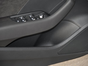2015款2.0TFSI Limousine 前门储物空间