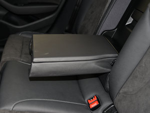 2015款2.0TFSI Limousine 后排中央扶手