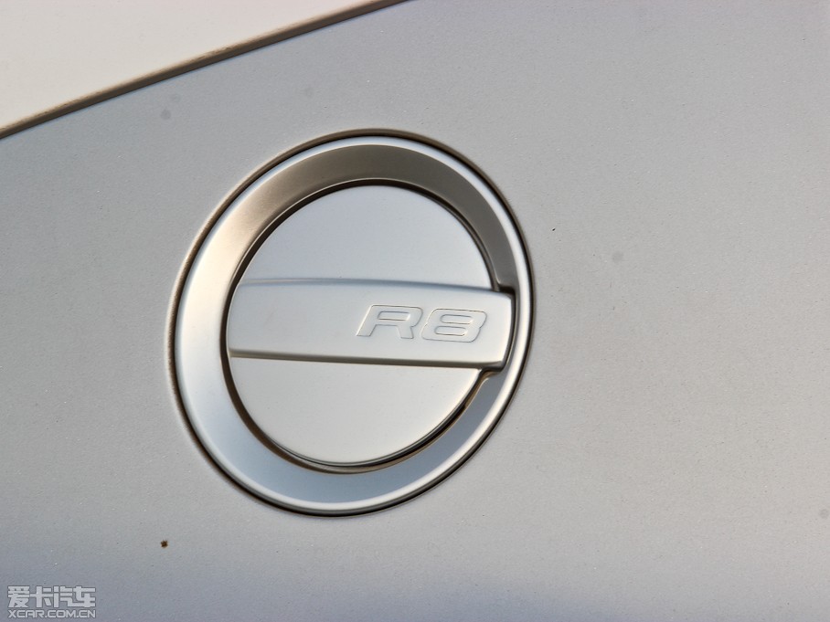 2014?yun)WR8 V8 Coupe