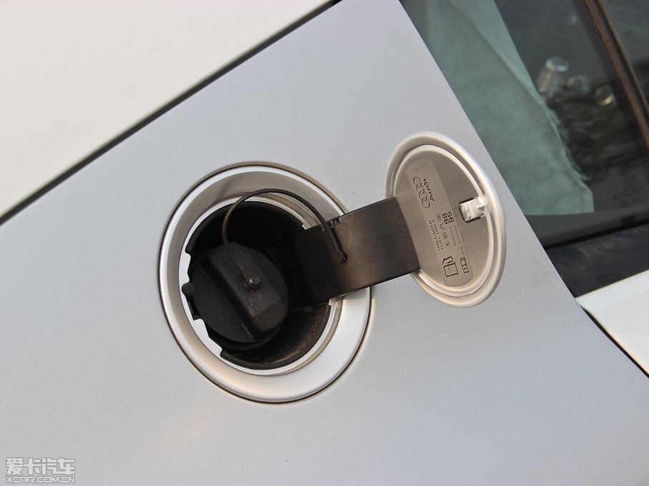 2014?yun)WR8 V8 Coupe