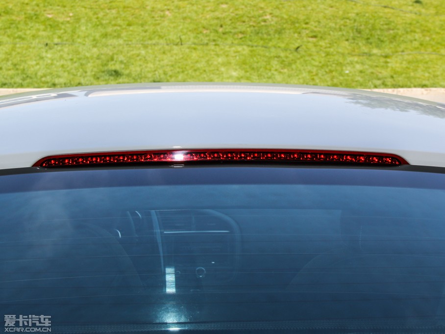 2014?yun)WR8 V10 Coupe