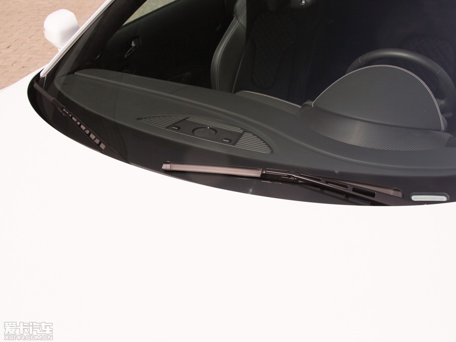 2014?yun)WR8 V10 Coupe