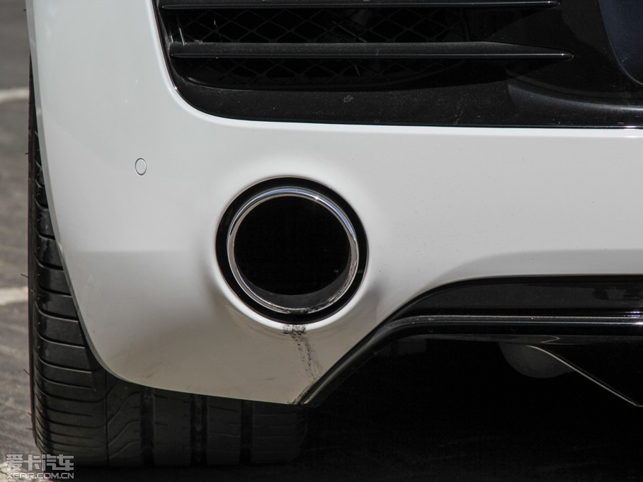 2014?yun)WR8 V10 Coupe