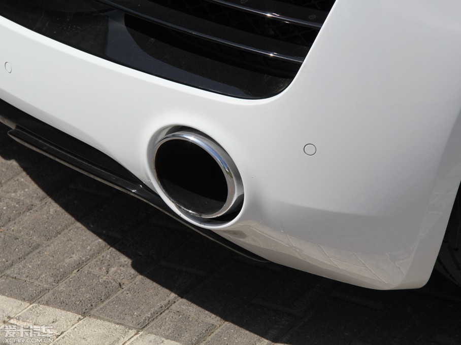 2014?yun)WR8 V10 Coupe