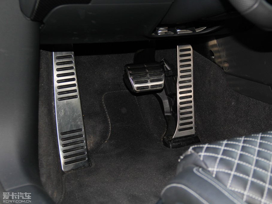 2014?yun)WR8 V10 Coupe