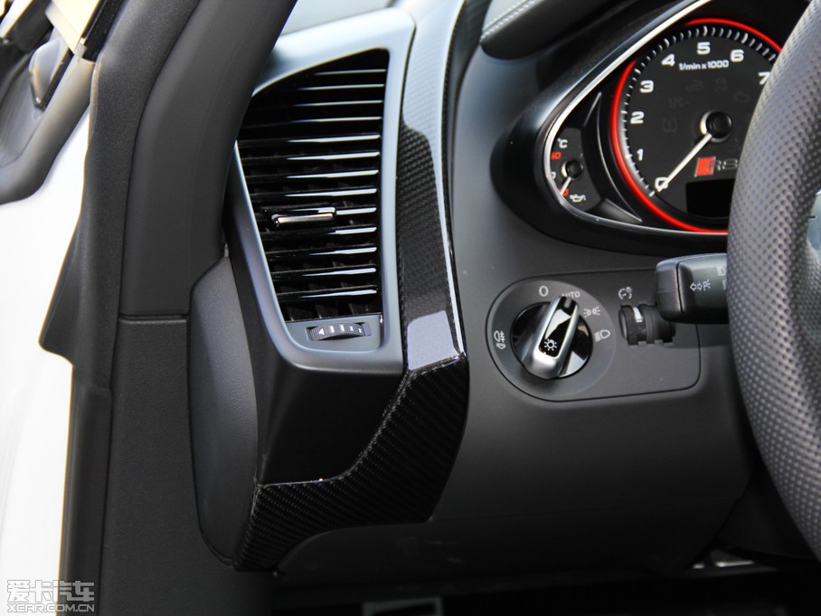 2014?yun)WR8 V10 Coupe