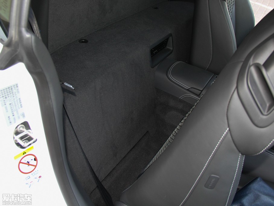 2014?yun)WR8 V10 Coupe