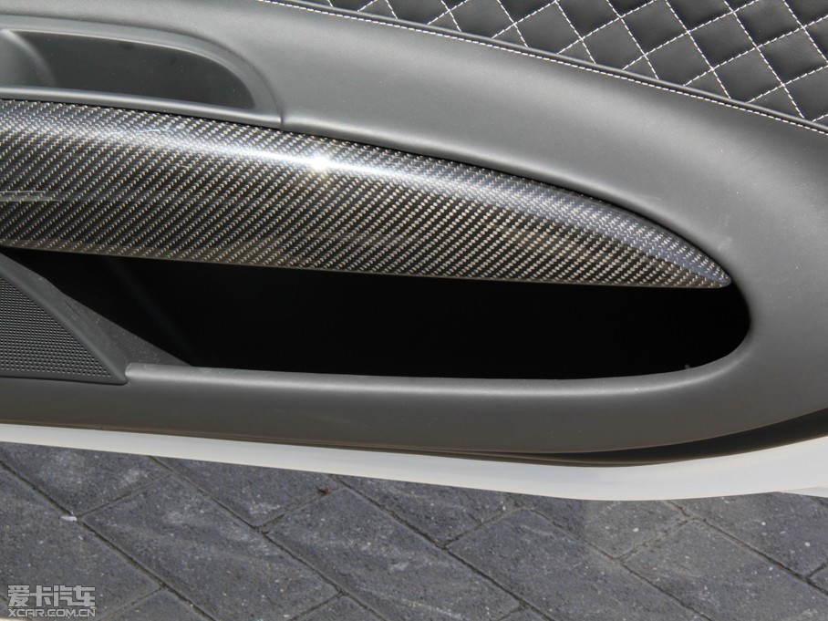 2014?yun)WR8 V10 Coupe