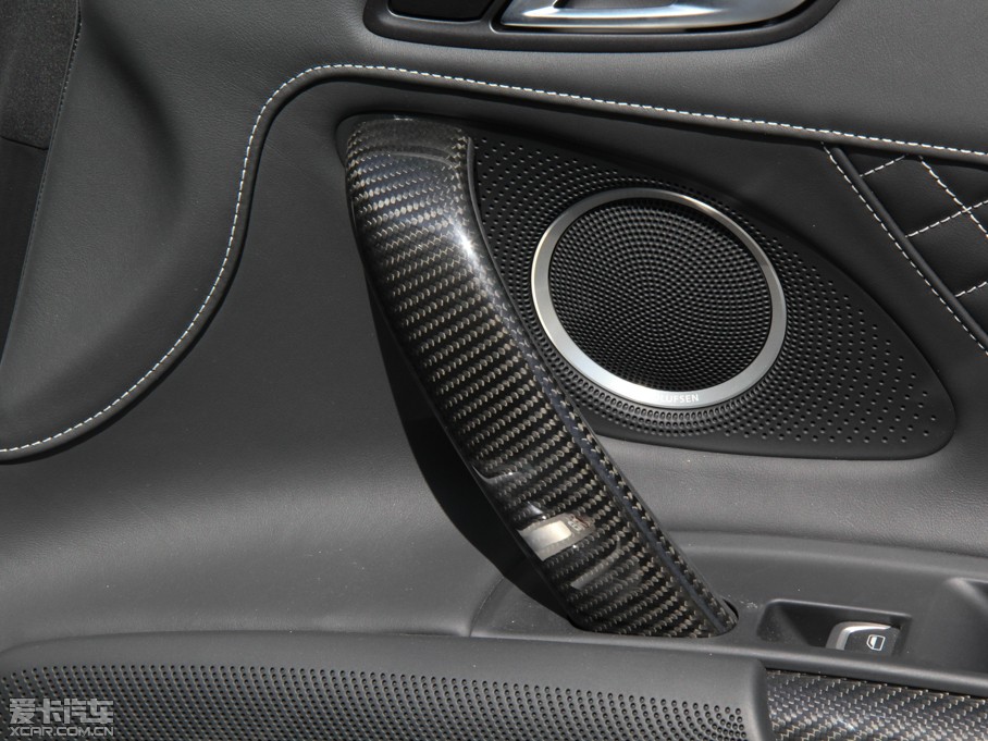 2014?yun)WR8 V10 Coupe