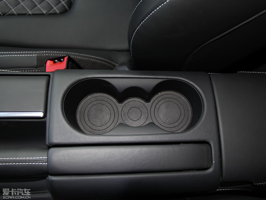 2014?yun)WR8 V10 Coupe