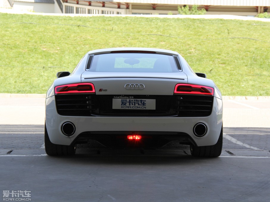 2014?yun)WR8 V10 Coupe