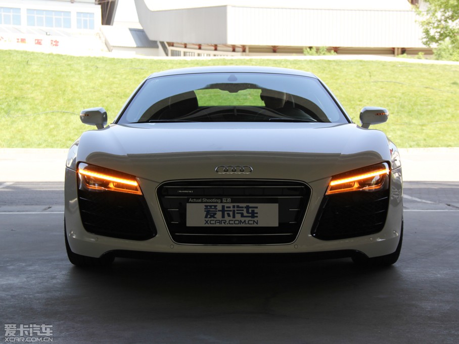 2014µR8 V10 Coupe