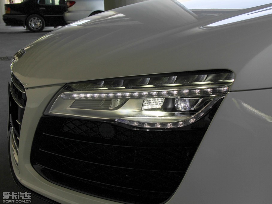 2014?yun)WR8 V10 Coupe