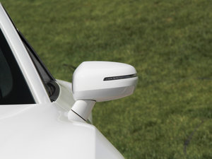 2014款V10 Coupe 后视镜