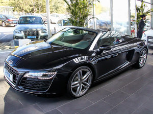 2014款V8 spyder 左前45度