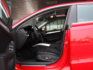 2013款40TFSI 前排空间