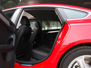 2013款40TFSI 后排空间