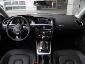 2013款40TFSI 内饰全景