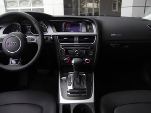 2013款40TFSI 中控台