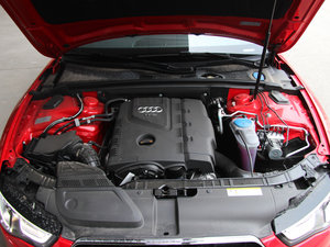 2013款40TFSI 发动机