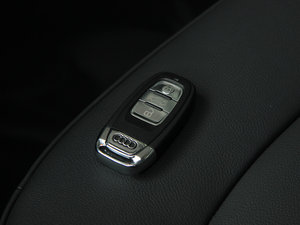 2013款40TFSI 车钥匙
