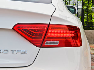 2013款40TFSI 风尚版 尾灯