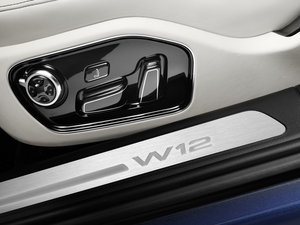 2014款W12 A8L 空间座椅