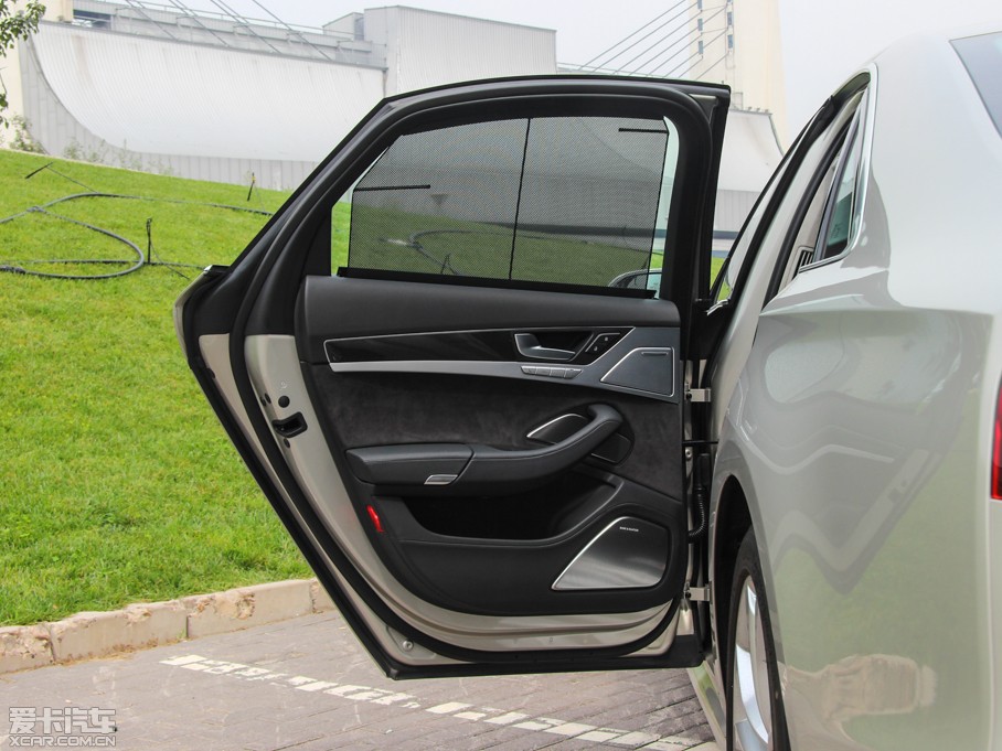 2015?yun)WS8 4.0 TFSI quattro