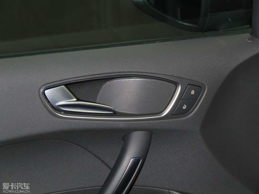 2014��W��A1 30 TFSI Sportback ���m��