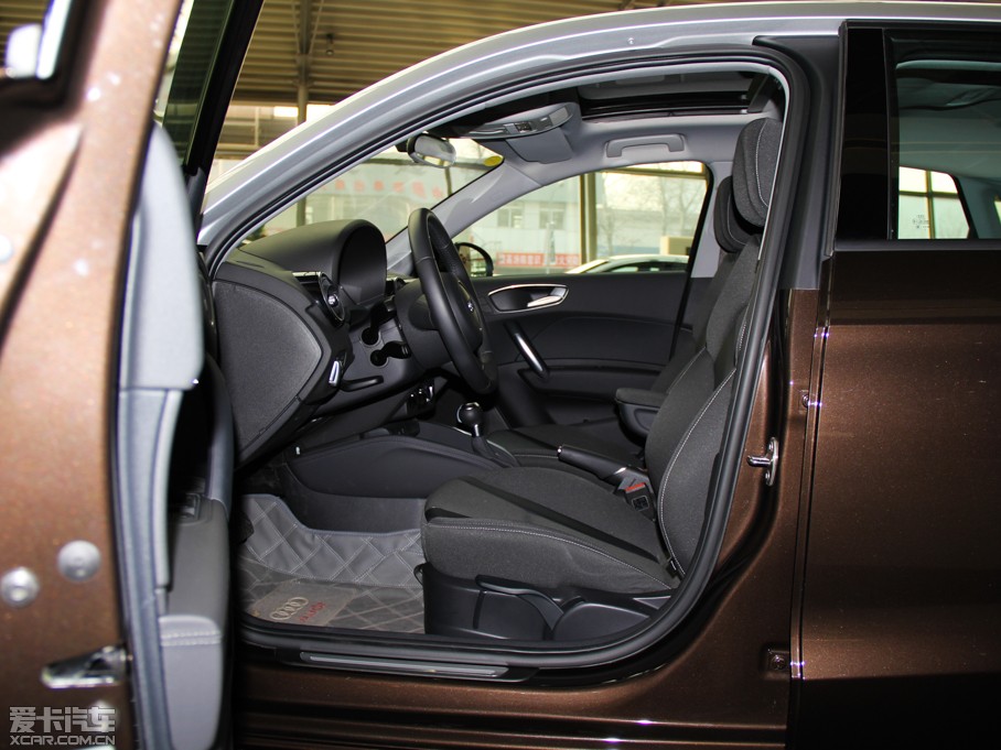 2014��W��A1 30 TFSI Sportback ���m��