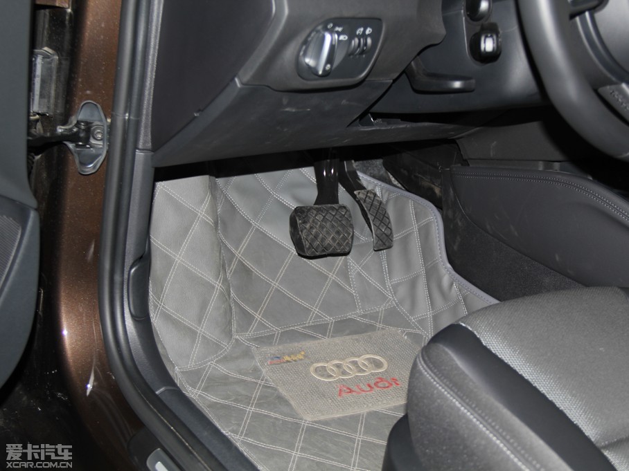 2014��W��A1 30 TFSI Sportback ���m��