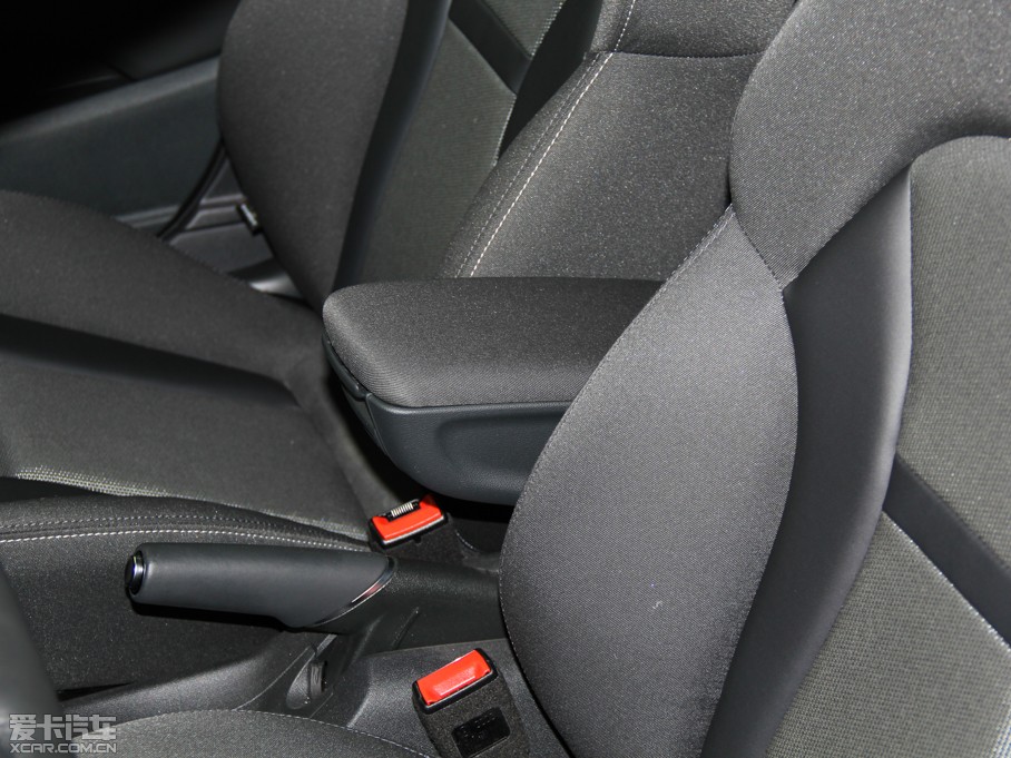 2014��W��A1 30 TFSI Sportback ���m��