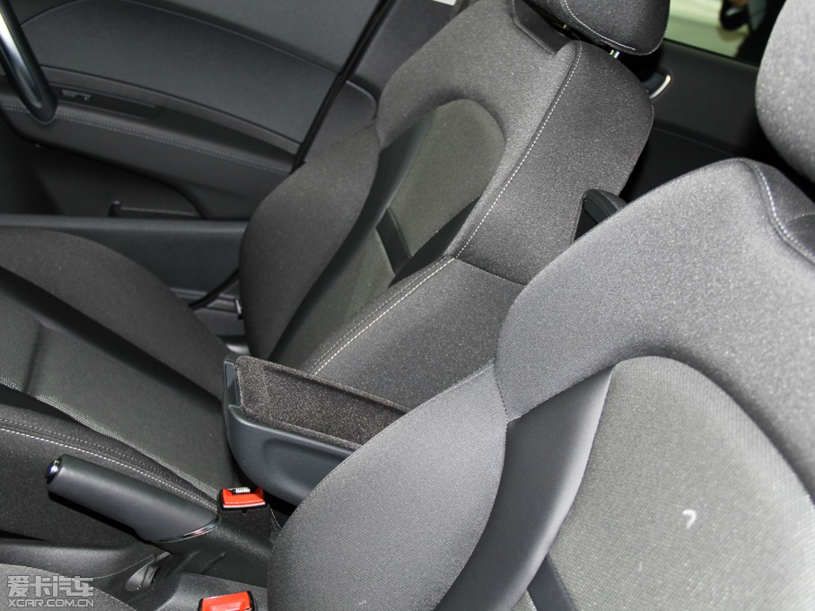 2014��W��A1 30 TFSI Sportback ���m��