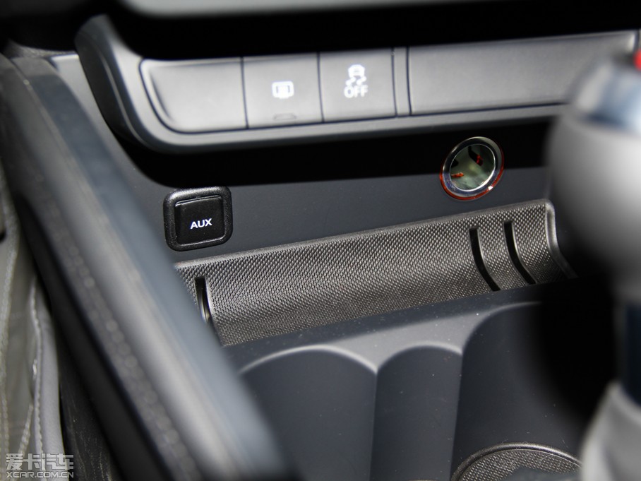 2014��W��A1 30 TFSI Sportback ���m��