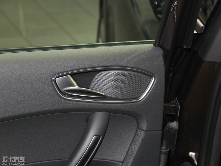 2014��W��A1 30 TFSI Sportback ���m��